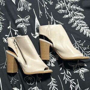 Qupid block heel booties